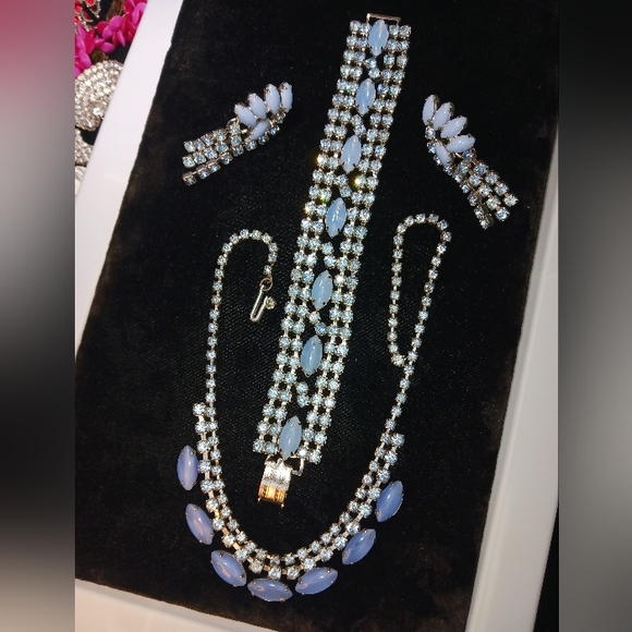Vintage Parure Blue Milk Glass with Rhinestone Set Necklace Bracelet Ear… - Picture 3 of 15